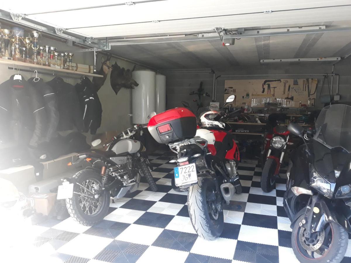 Saint-Martin-sur-le-Chambre 엔트레 2 콜스 B&B 외부 사진
